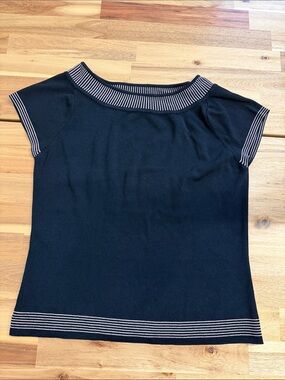 Black Short-Sleeve Knit Top with Contrasting Light Pink Stripe Trim